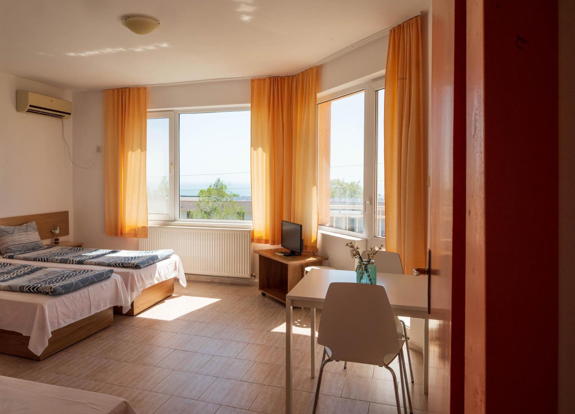 Family Hotel Perla Golden Sands Exteriör bild